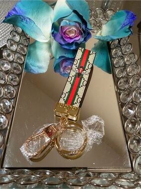 Keychain GG green red